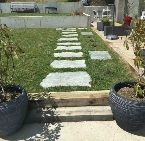 ベッドアンドブレックファースト Falhappy House