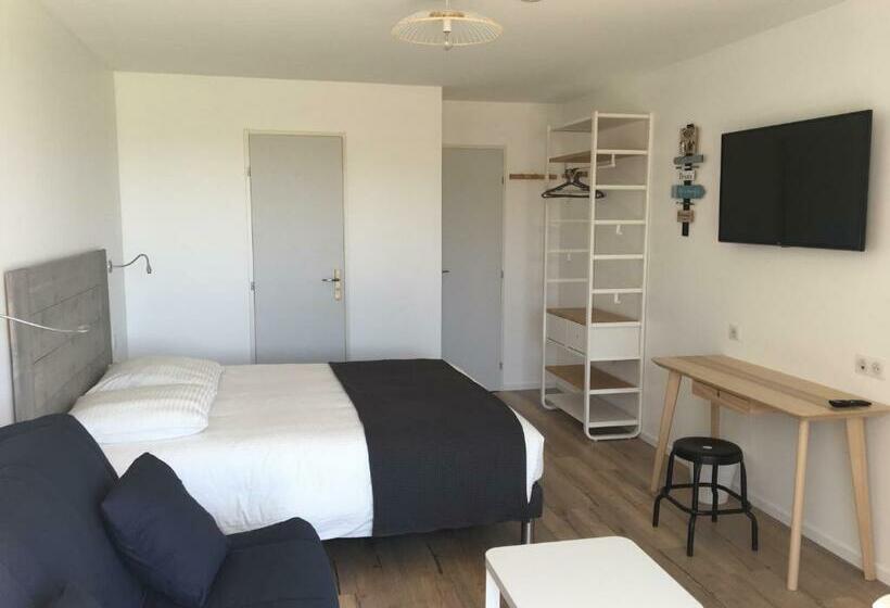 Bed and Breakfast Falhappy House