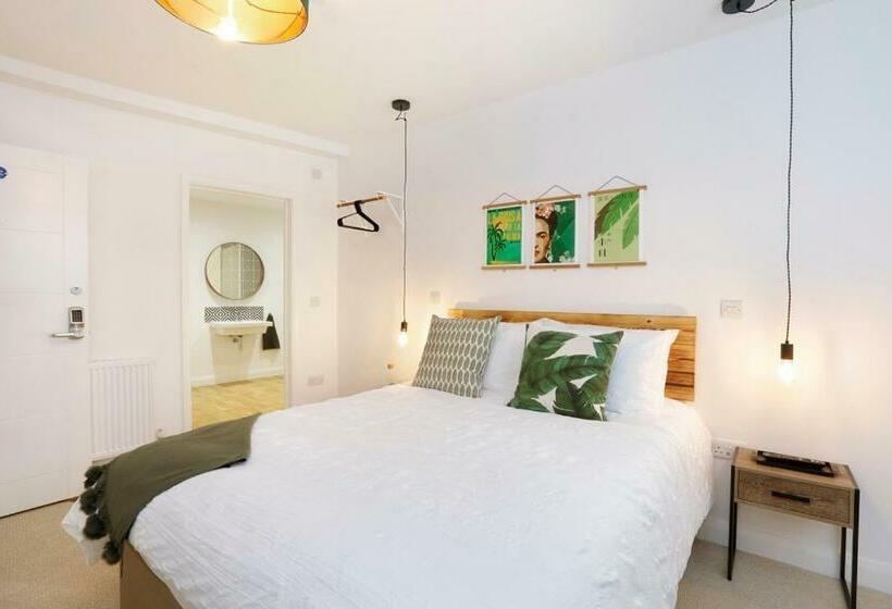 ペンション Hues   Castle Cary