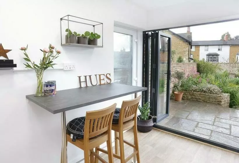 ペンション Hues   Castle Cary