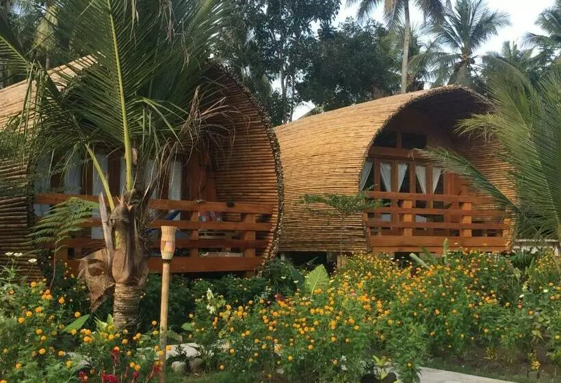 Lomakeskus Lagoona Beach Bungalows   Eco Stay