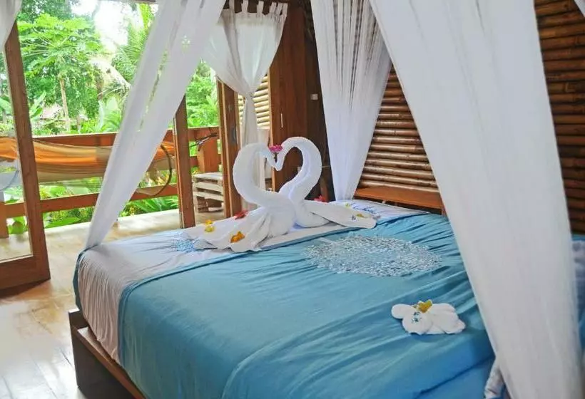 Lomakeskus Lagoona Beach Bungalows   Eco Stay