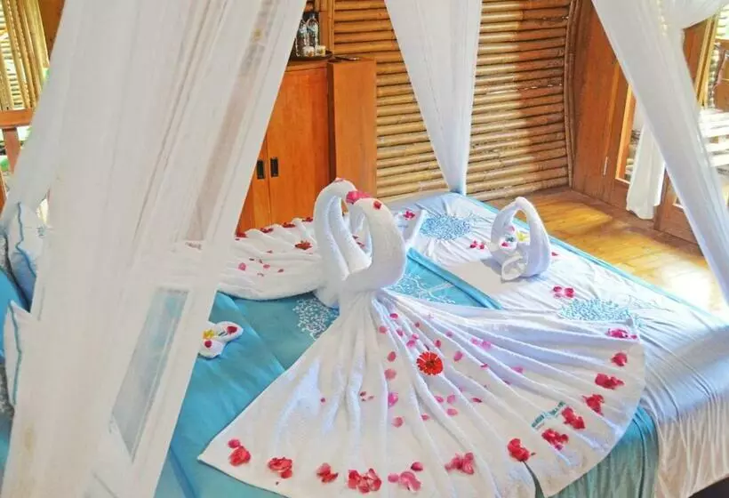 Lomakeskus Lagoona Beach Bungalows   Eco Stay