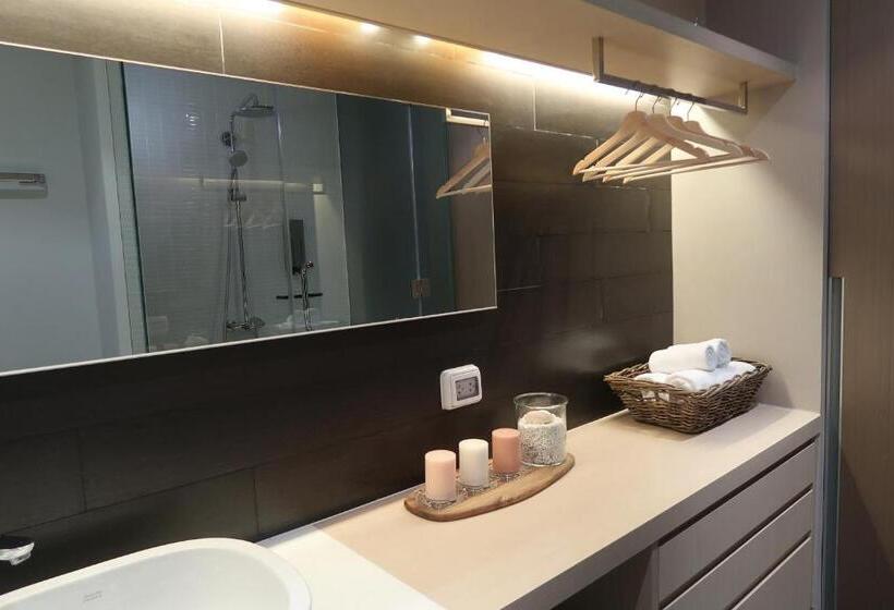 Seaview 2bed 2bath 19fl At Veranda Residence Pattaya