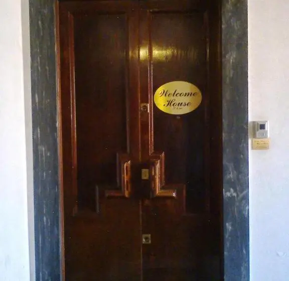 تختخواب و صبحانه Welcome House
