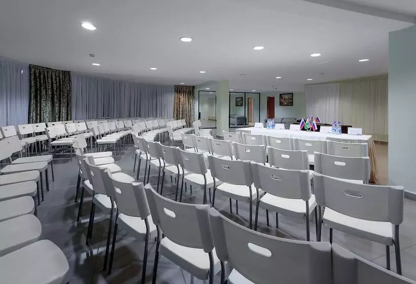 Business Hotel Avrora