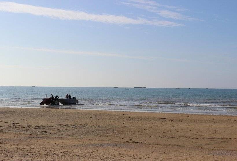 Gold Beach Hotel & Residence