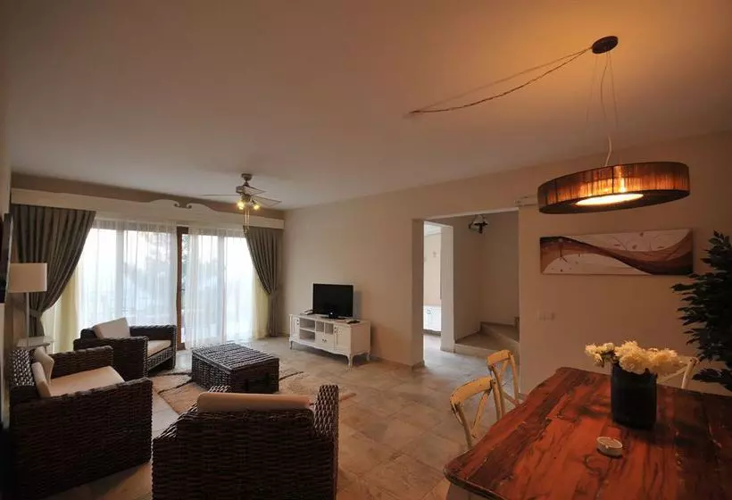 ホテル Amos Boutique Villa