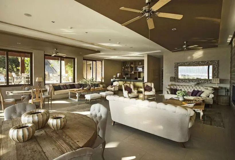 ホテル Marti Hemithea