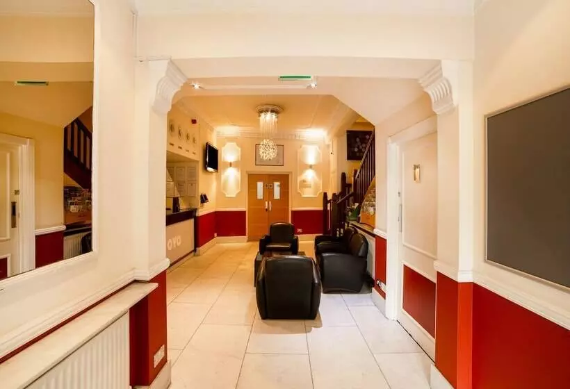 בית מלון כפרי OYO London Luton