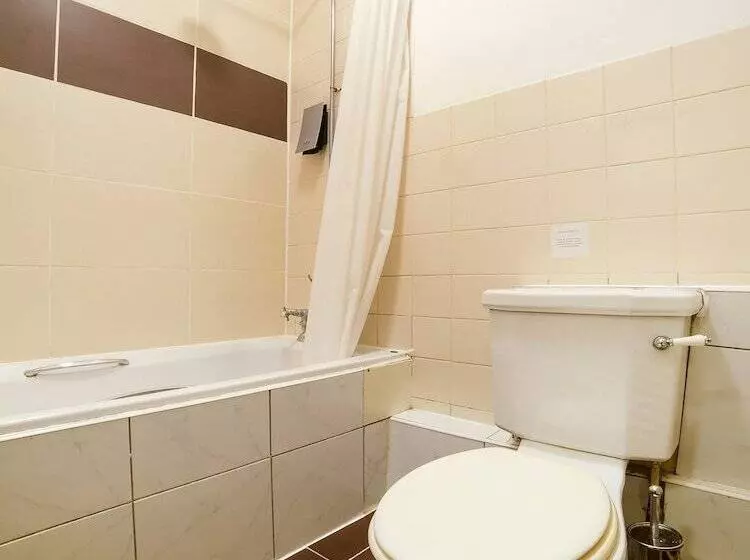 בית מלון כפרי OYO London Luton