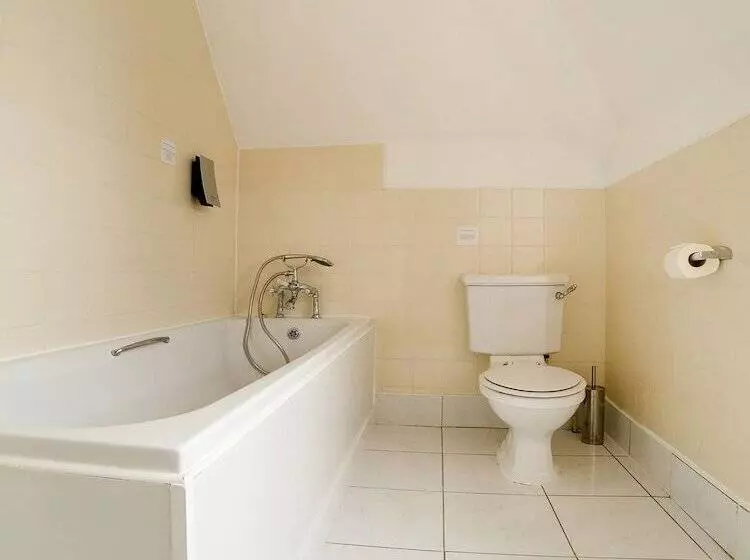 בית מלון כפרי OYO London Luton