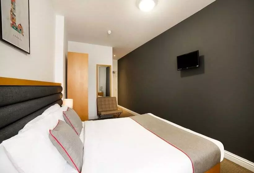 בית מלון כפרי OYO London Luton