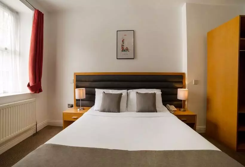 בית מלון כפרי OYO London Luton