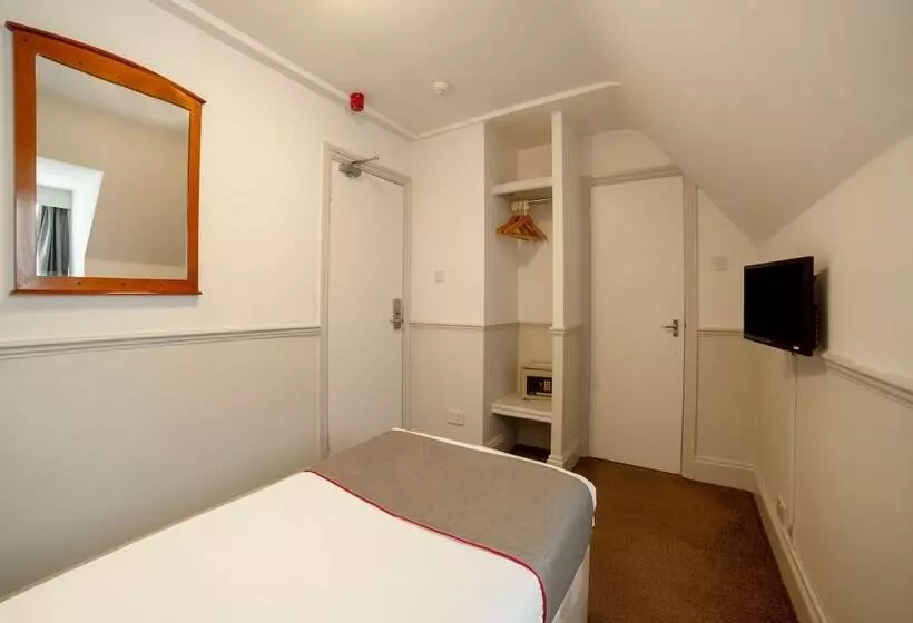 בית מלון כפרי OYO London Luton