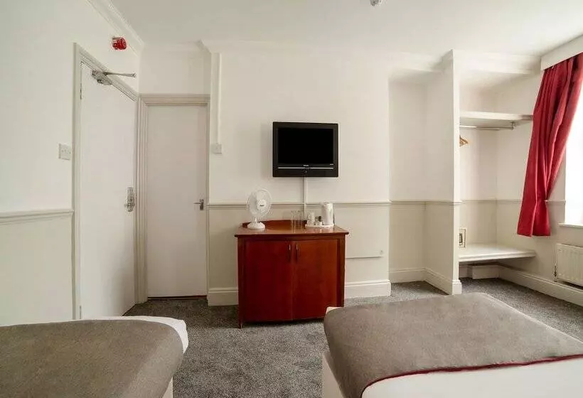 בית מלון כפרי OYO London Luton