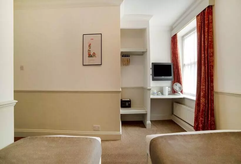 בית מלון כפרי OYO London Luton