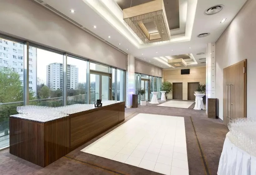 Hotel Ramada By Wyndham Pitesti