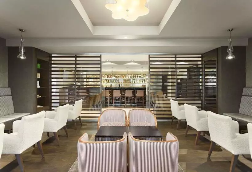 Hotel Ramada By Wyndham Pitesti