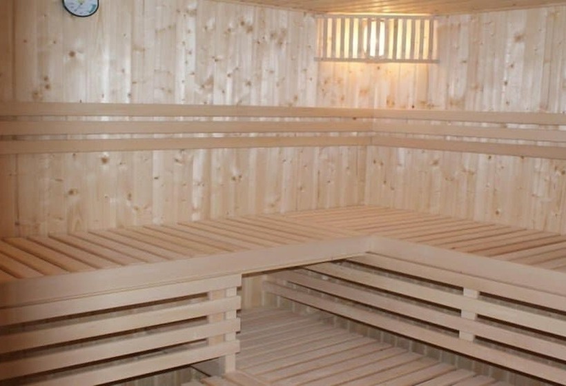 호텔 Ramada By Wyndham Pitesti