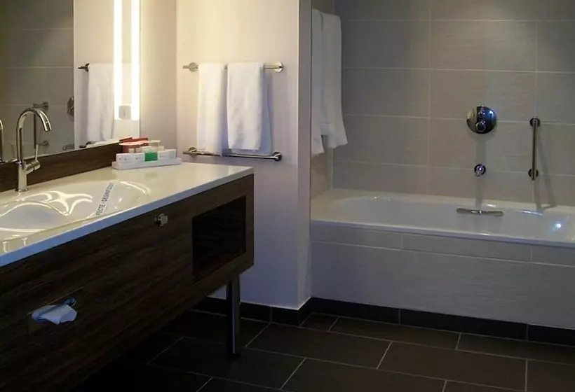 Hotel Ramada By Wyndham Pitesti