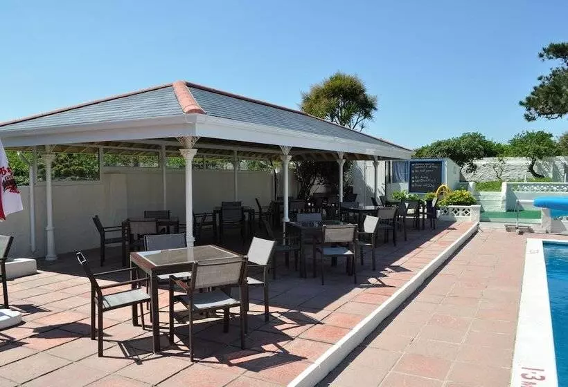 Отель Saints Bay