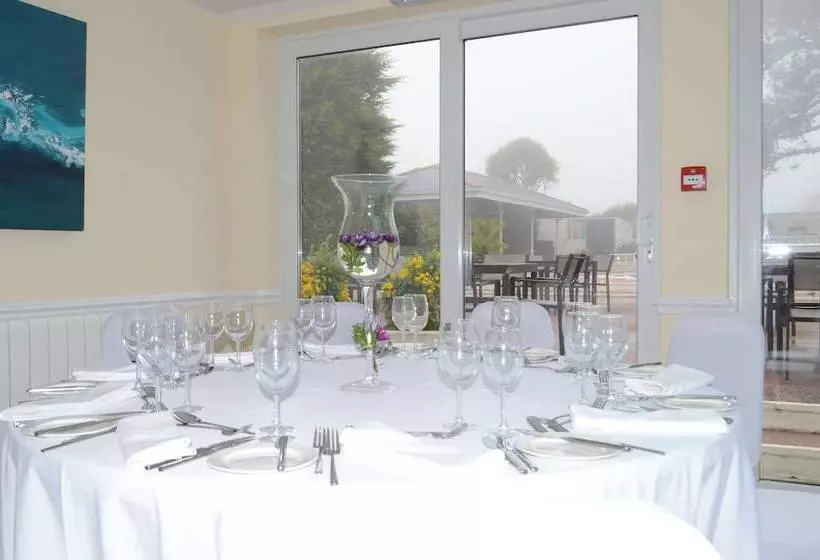 Отель Saints Bay