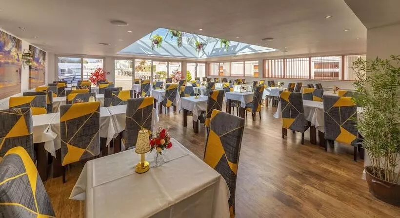 Отель Saints Bay