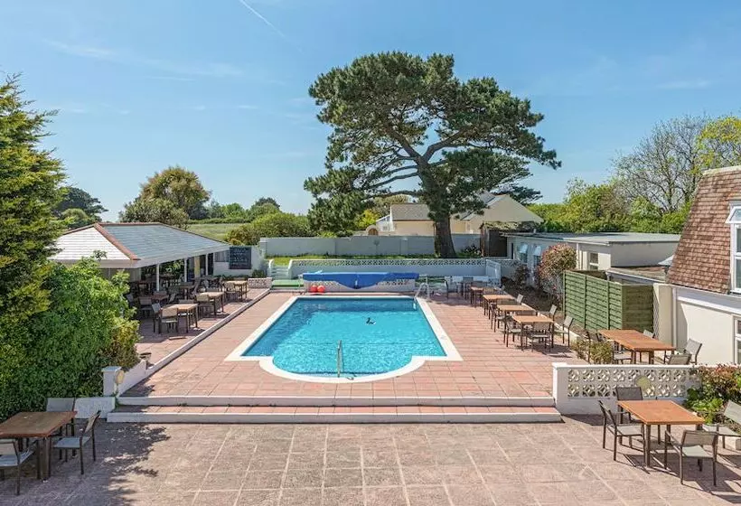 Отель Saints Bay