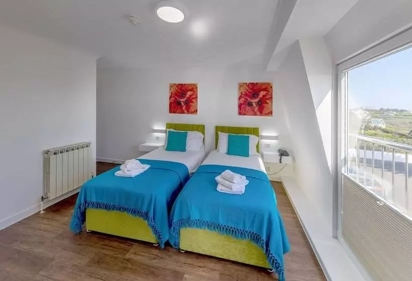 Отель Saints Bay