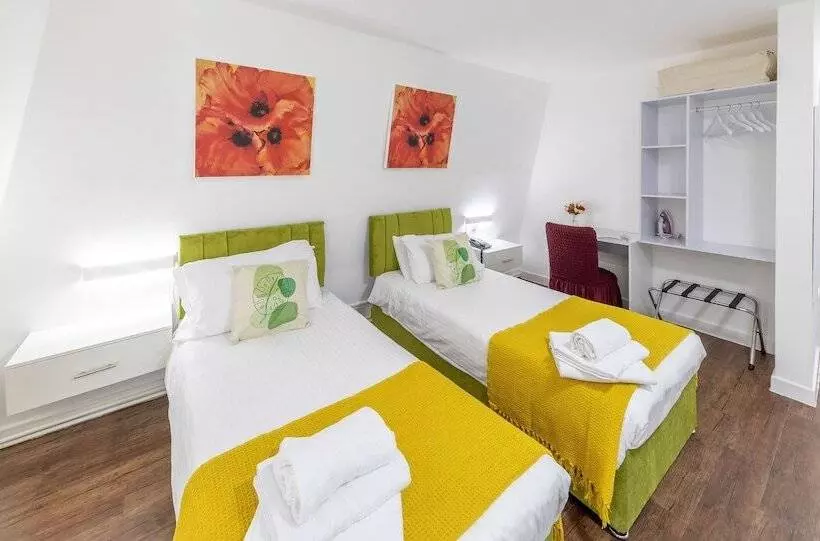 Отель Saints Bay