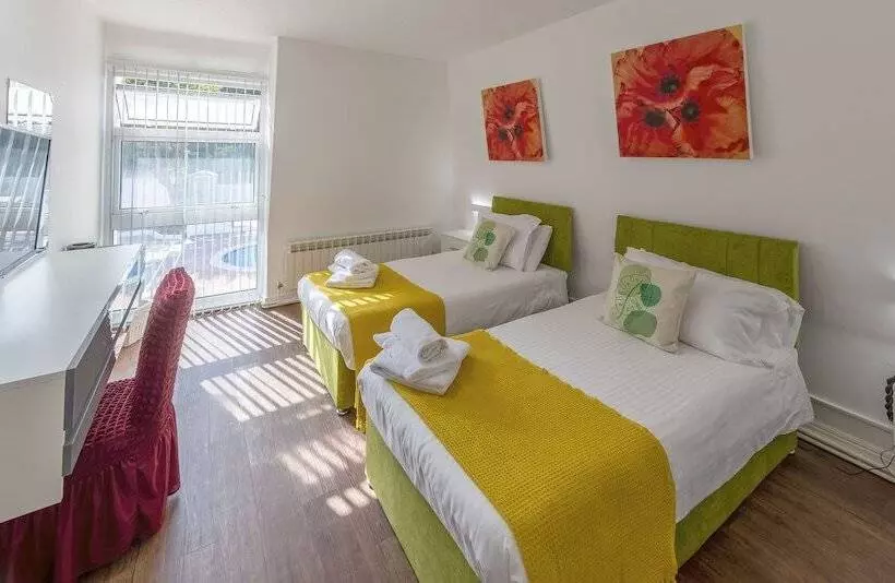 Отель Saints Bay