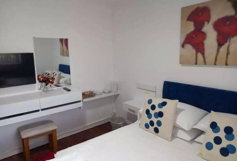 Отель Saints Bay