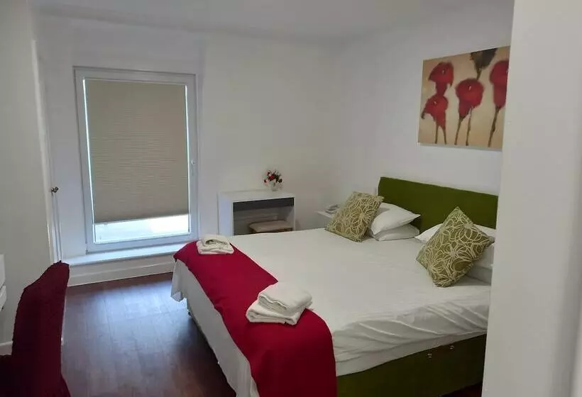 Отель Saints Bay