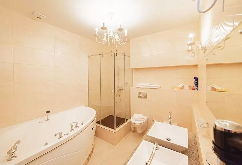 Отель Shato City