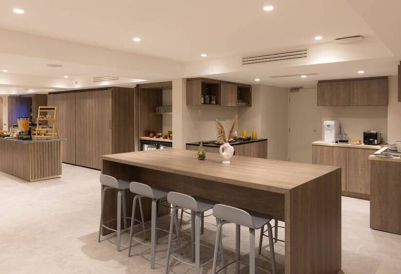 هتل Staybridge Suites Cannes Centre, An Ihg