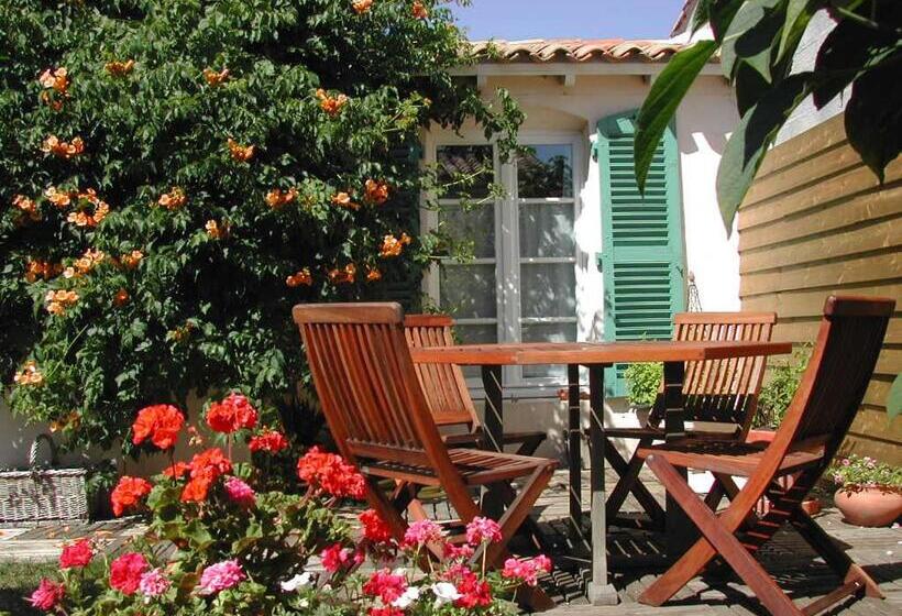 Aamiaismajoitus (B&B) La Passerose 3 Pièces Avec Jardin Au Calme,à 300m De La Plage