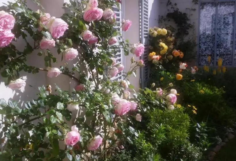 Aamiaismajoitus (B&B) La Passerose 3 Pièces Avec Jardin Au Calme,à 300m De La Plage