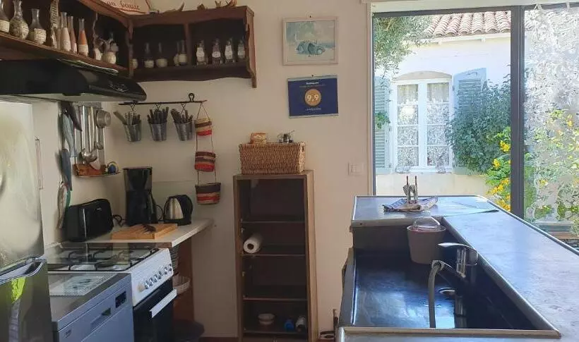 Aamiaismajoitus (B&B) La Passerose 3 Pièces Avec Jardin Au Calme,à 300m De La Plage