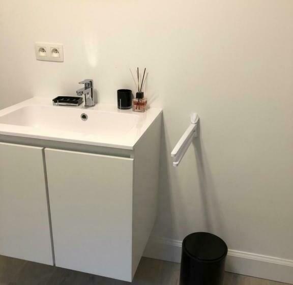 تختخواب و صبحانه Inga