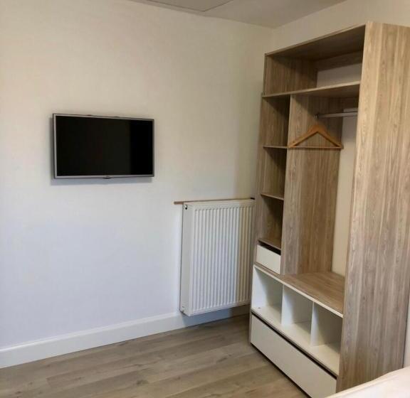 تختخواب و صبحانه Inga