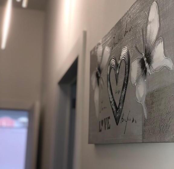 تختخواب و صبحانه Inga