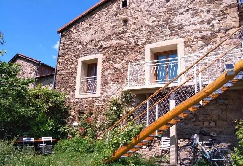 Aamiaismajoitus (B&B) Le Vallon D Armandine, Gîte écologique Auvergne