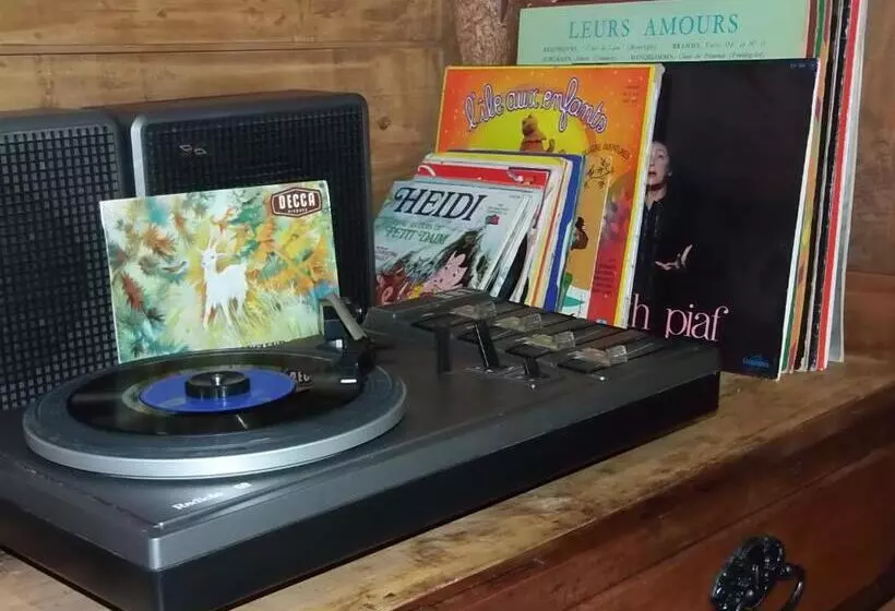 Aamiaismajoitus (B&B) Le Vallon D Armandine, Gîte écologique Auvergne