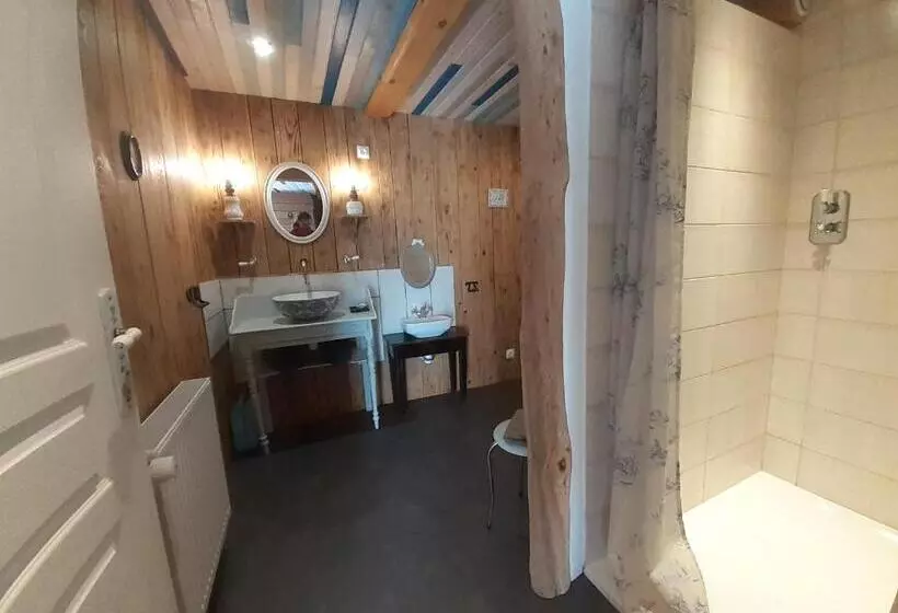 Aamiaismajoitus (B&B) Le Vallon D Armandine, Gîte écologique Auvergne