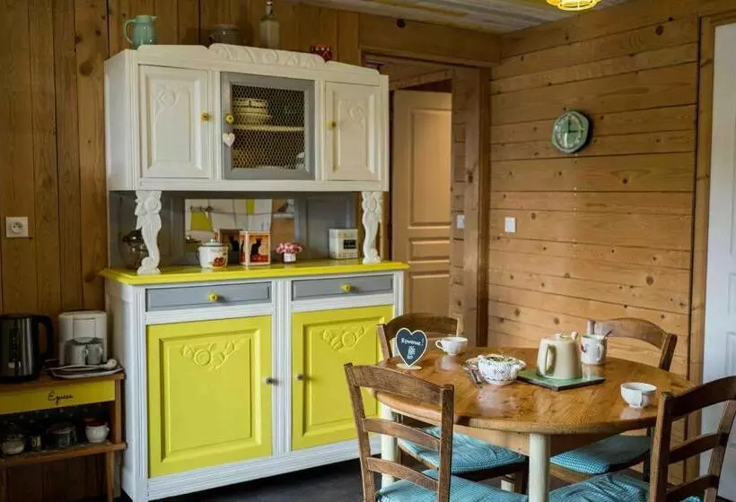 Aamiaismajoitus (B&B) Le Vallon D Armandine, Gîte écologique Auvergne