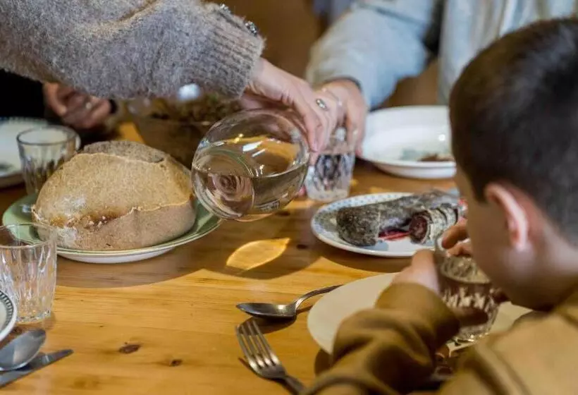 Aamiaismajoitus (B&B) Le Vallon D Armandine, Gîte écologique Auvergne