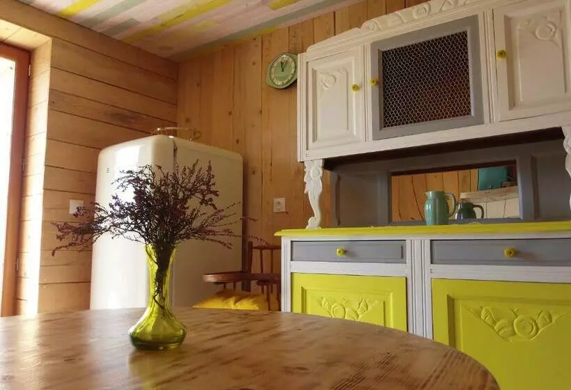 Aamiaismajoitus (B&B) Le Vallon D Armandine, Gîte écologique Auvergne