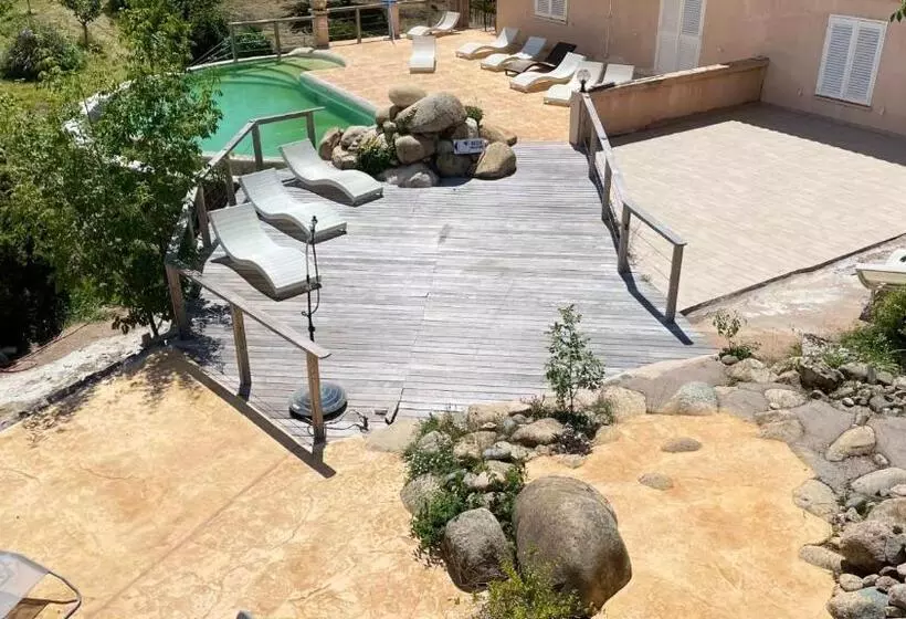 Aamiaismajoitus (B&B) Les Hauts De Cavanello