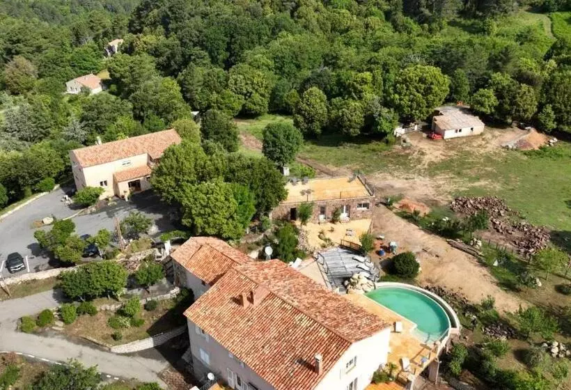 Aamiaismajoitus (B&B) Les Hauts De Cavanello